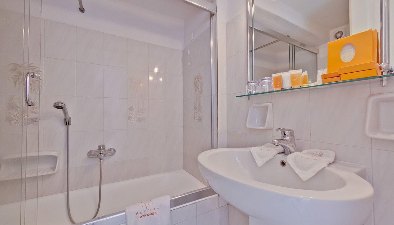 Kamer - Elysium Hotel - Caters to Gay
