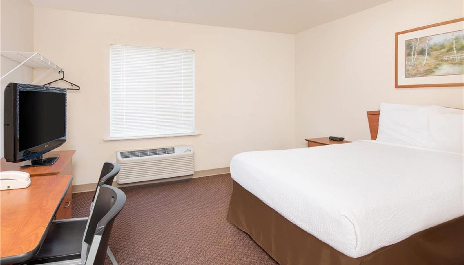 Room - WoodSpring Suites Columbus near Fort Benning