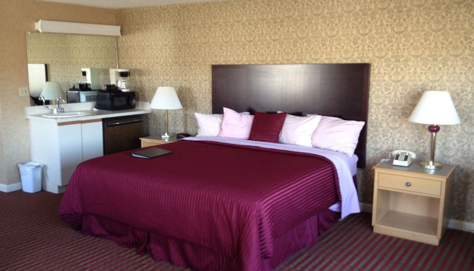 Room - Admiralty Inn & Suites - a Red Collection Hotel