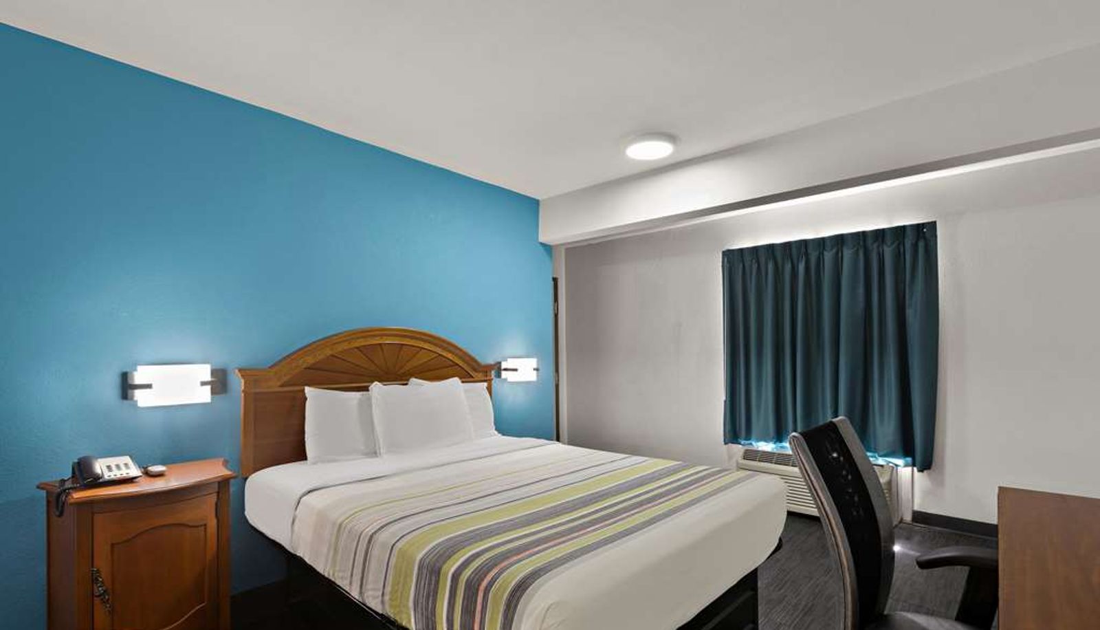 Room - Rodeway Inn Commerce