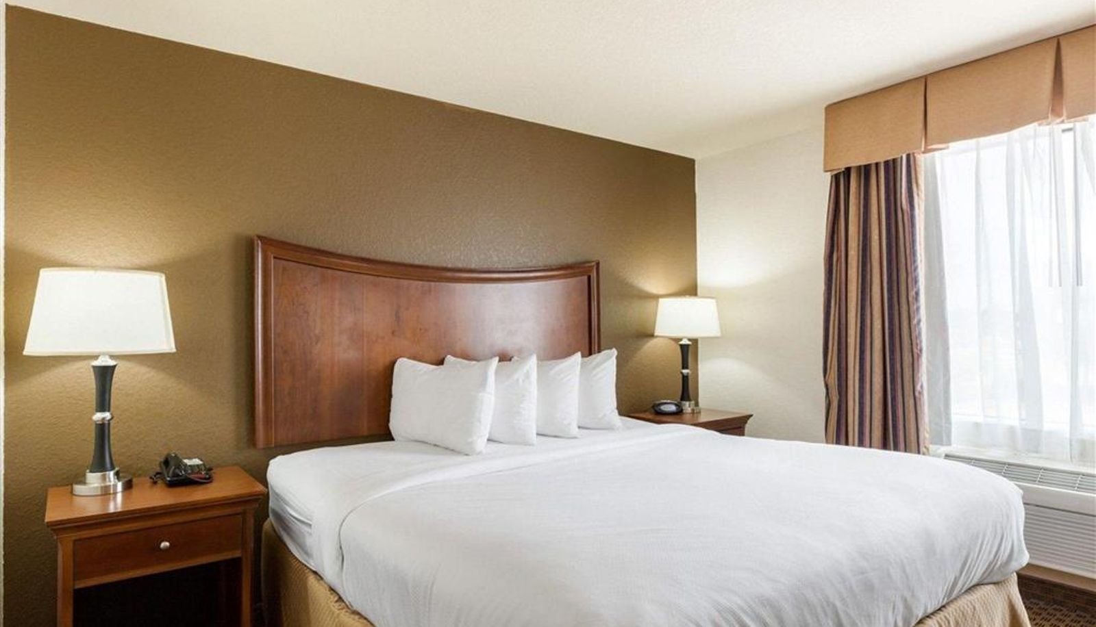 Zimmer - Quality Suites Huntsville Near University