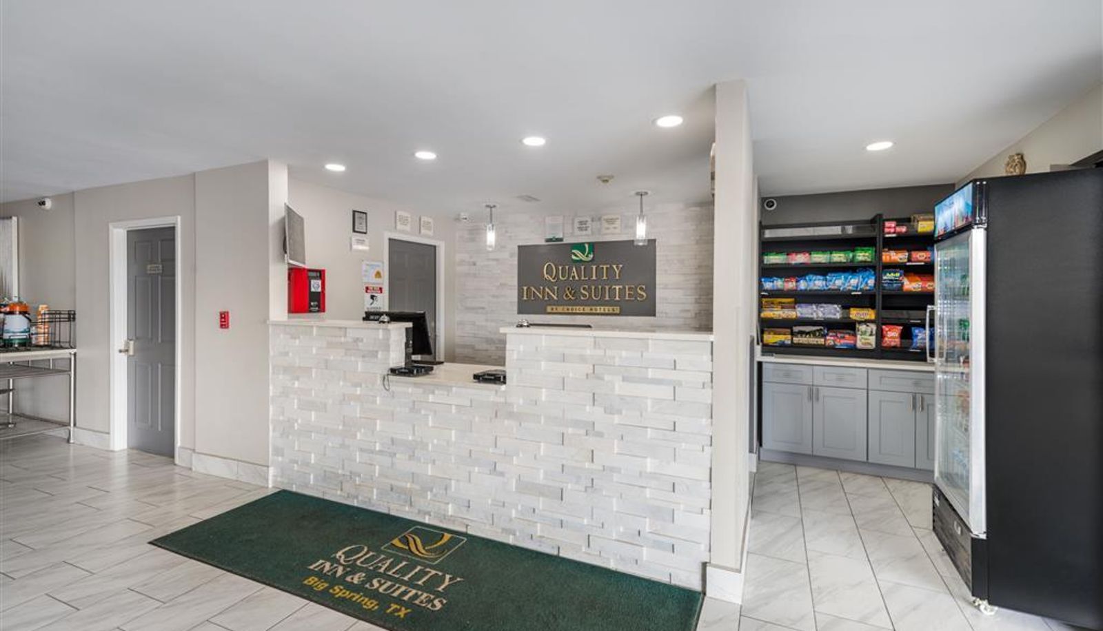 Hal - Quality Inn and Suites