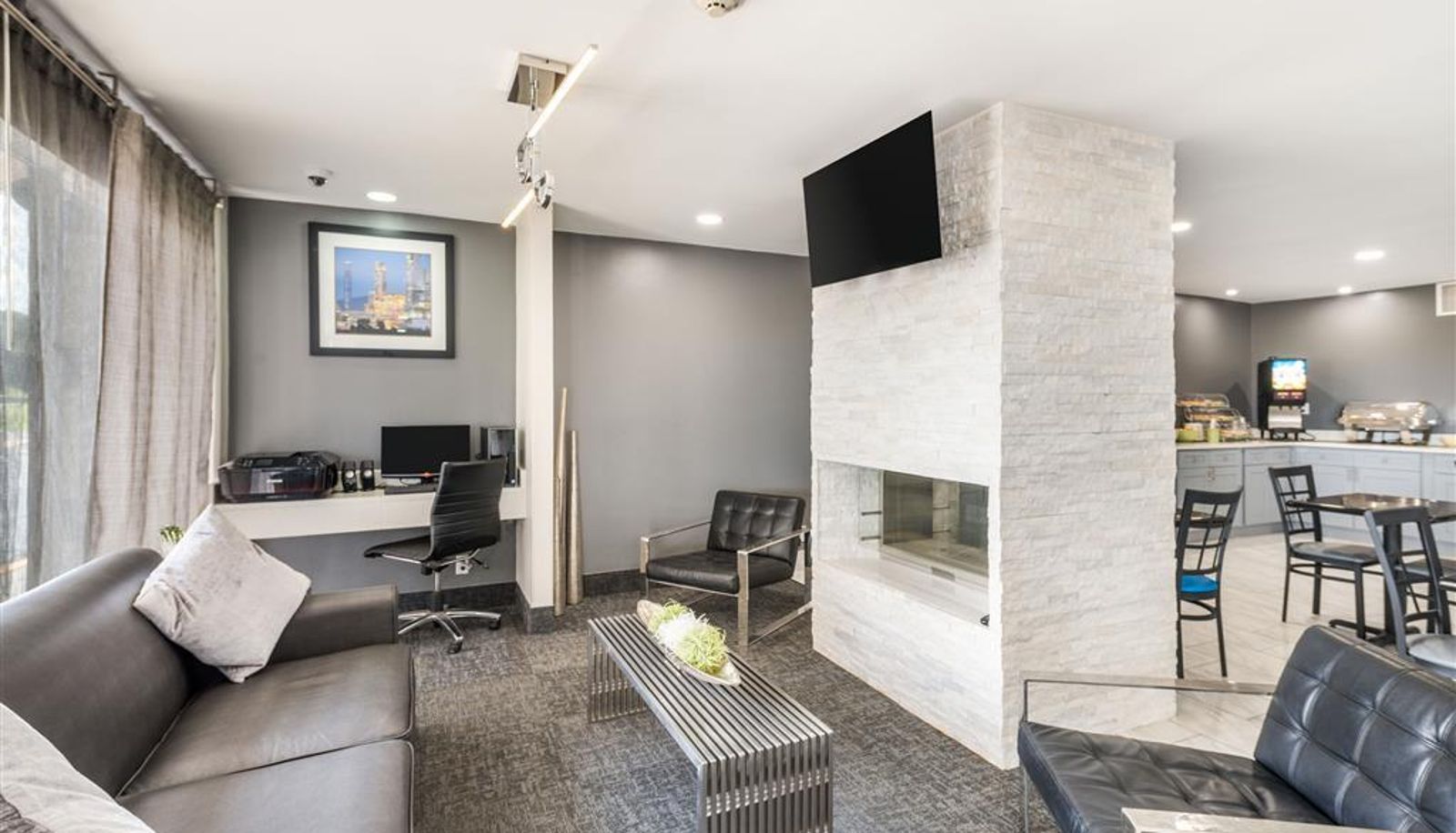 Hal - Quality Inn and Suites