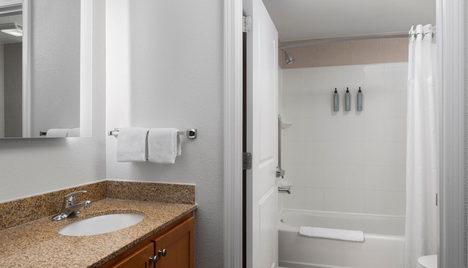 Kamer - Residence Inn by Marriott Neptune at Gateway Centre