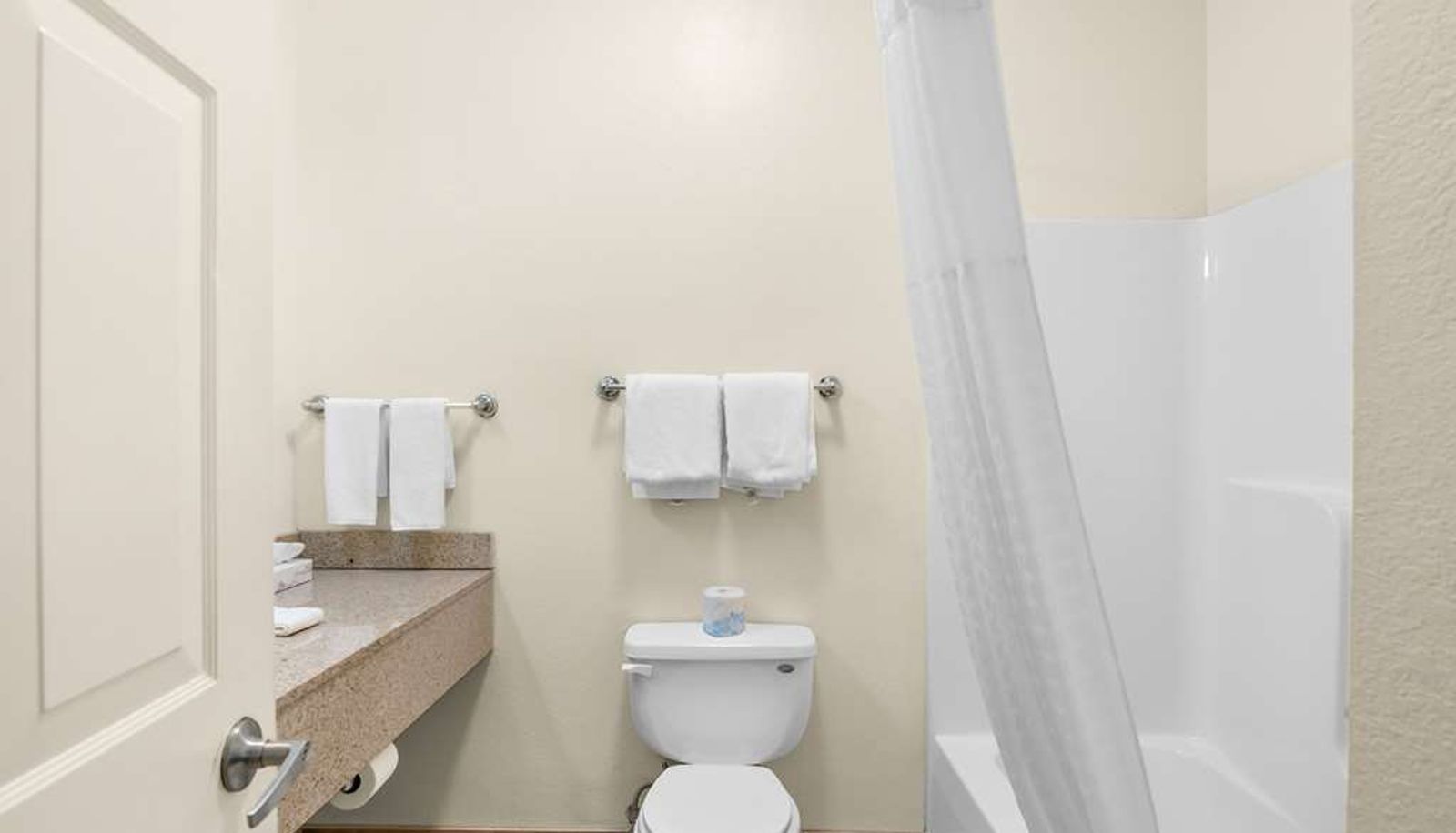Zimmer - Quality Inn Queensbury - Lake George Area