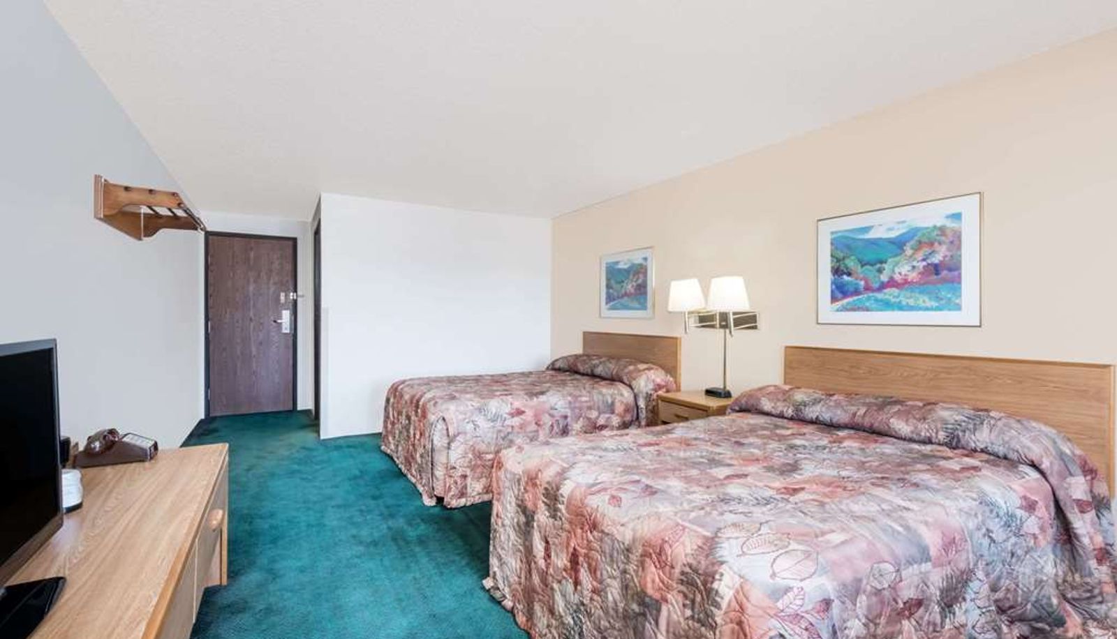 Suite - Super 8 by Wyndham Belle Fourche SD