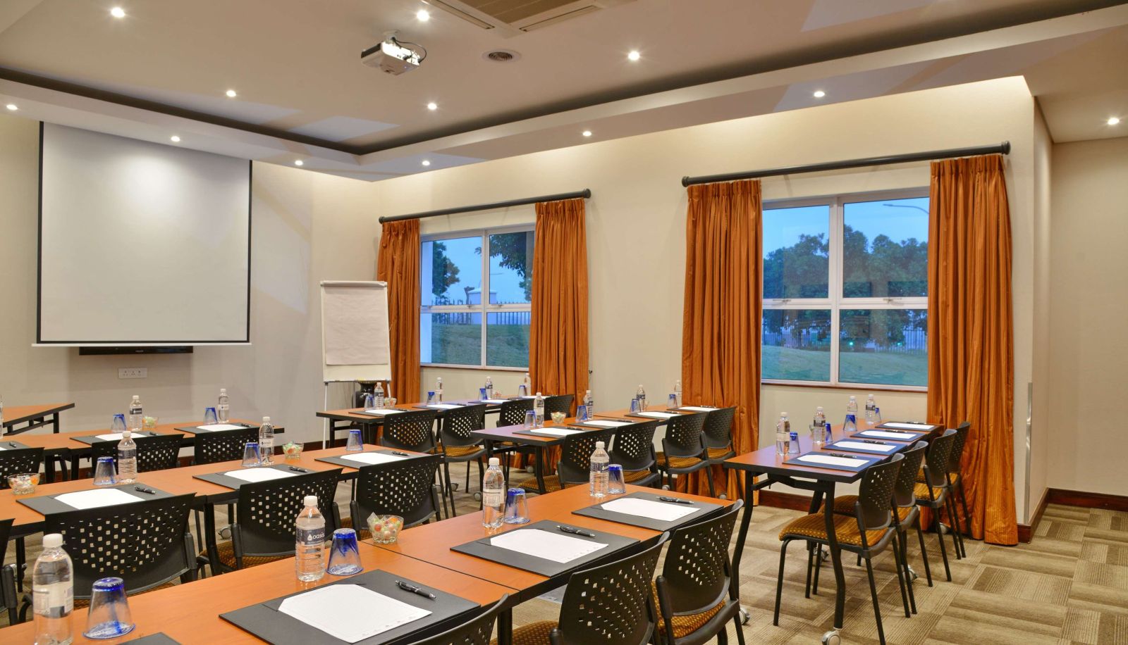 Conference room - TOWN LODGE GEORGE