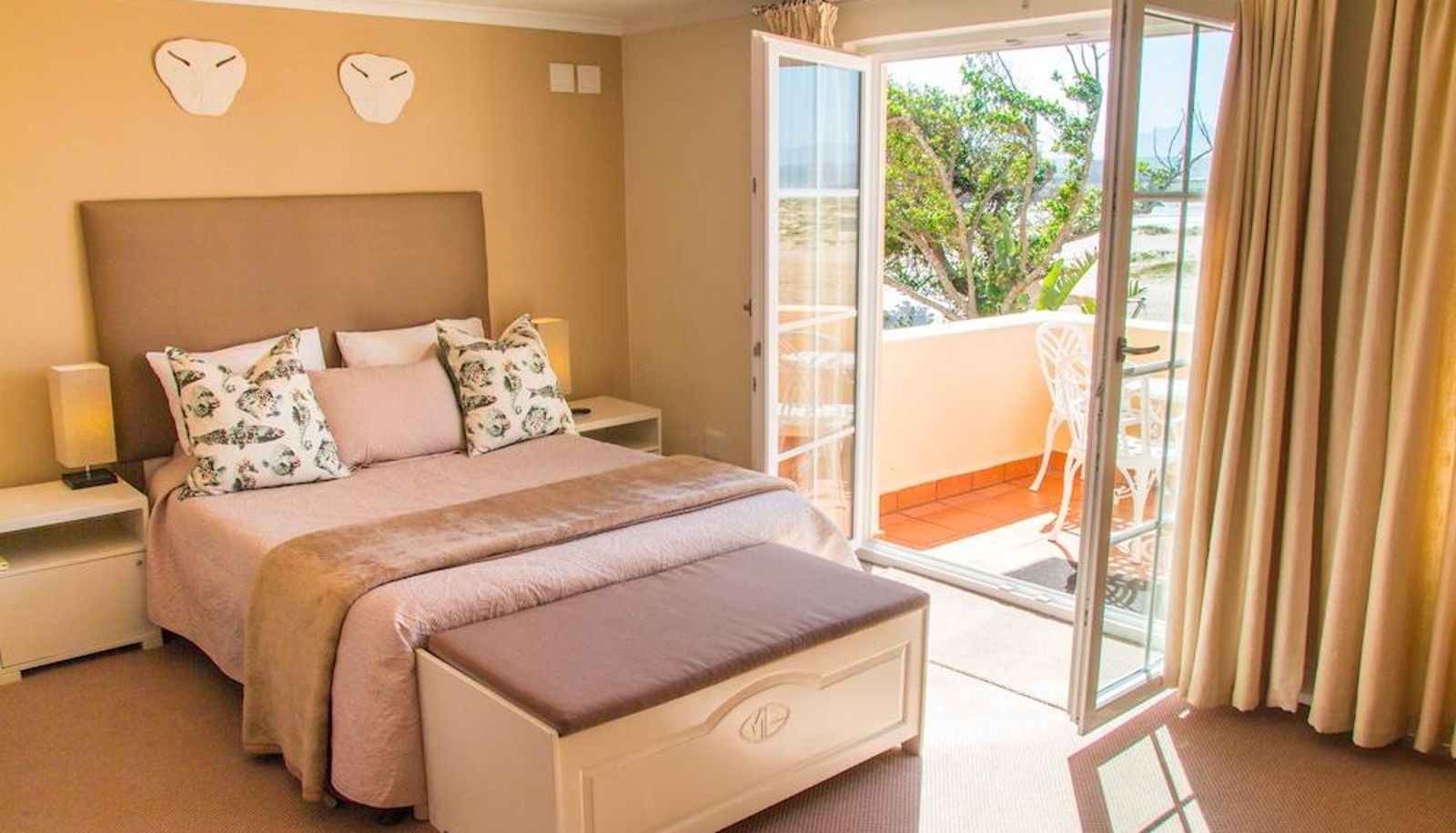 Camera standard - Milkwood Manor on Sea