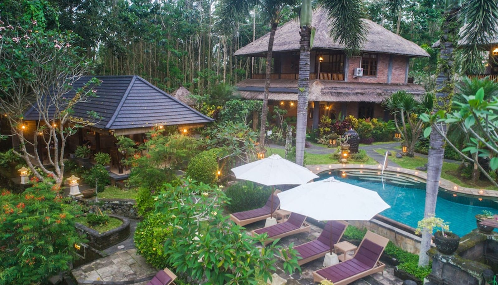 Basen - Hotel Bunga Permai