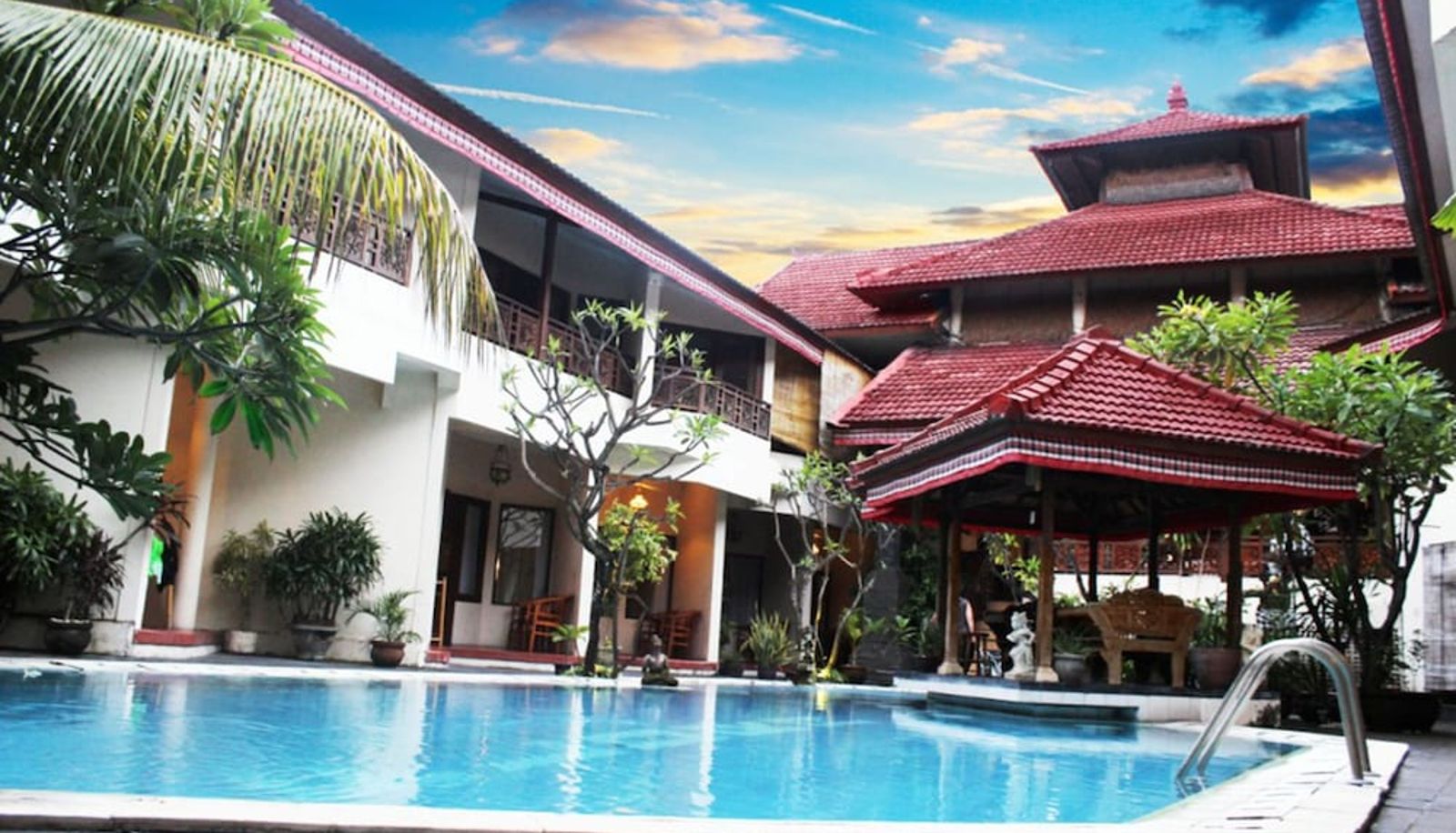 Basen - Hotel The Flora Kuta Bali