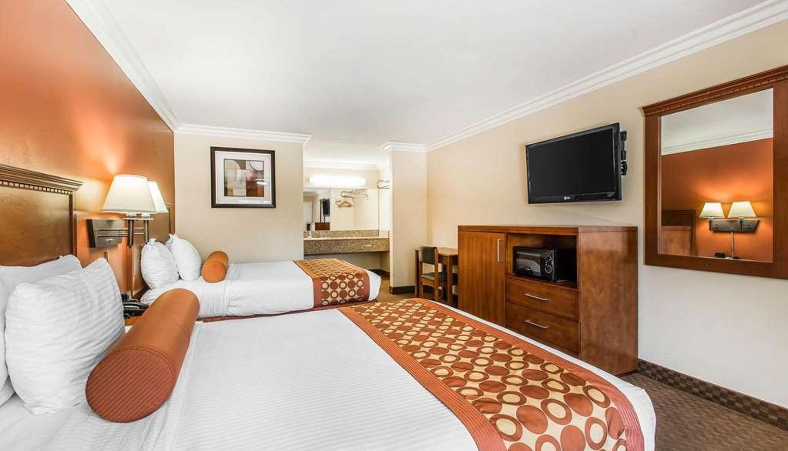 Quadruple room - Rodeway Inn & Suites Canyon Lake-Menifee West