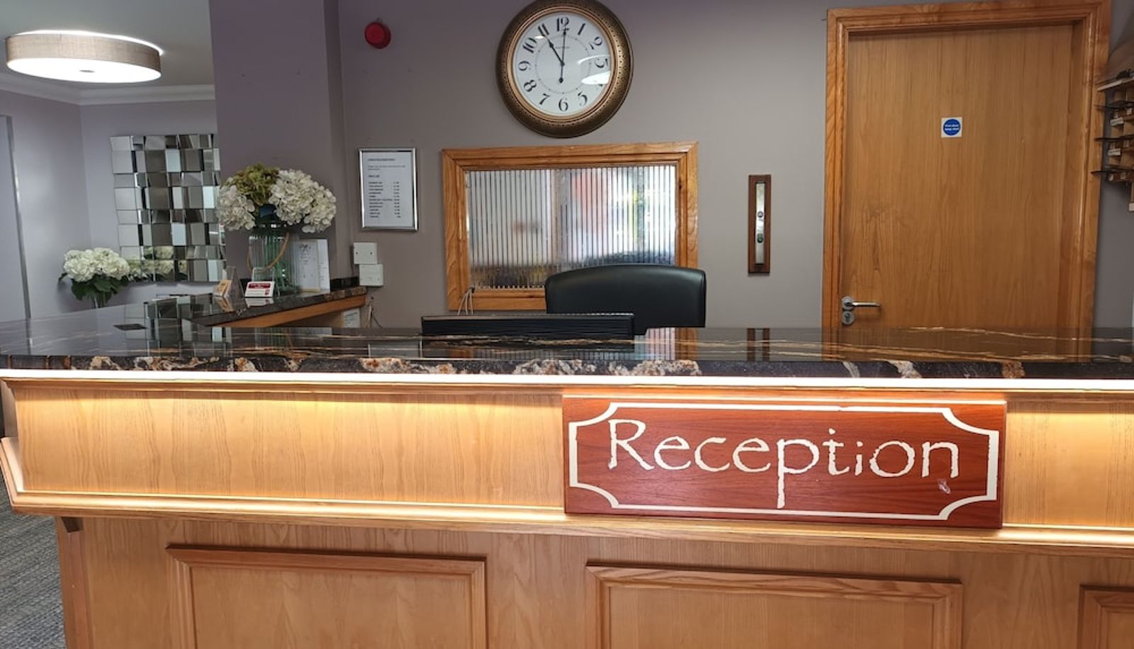 Recepcja - The Corn Mill Lodge Hotel