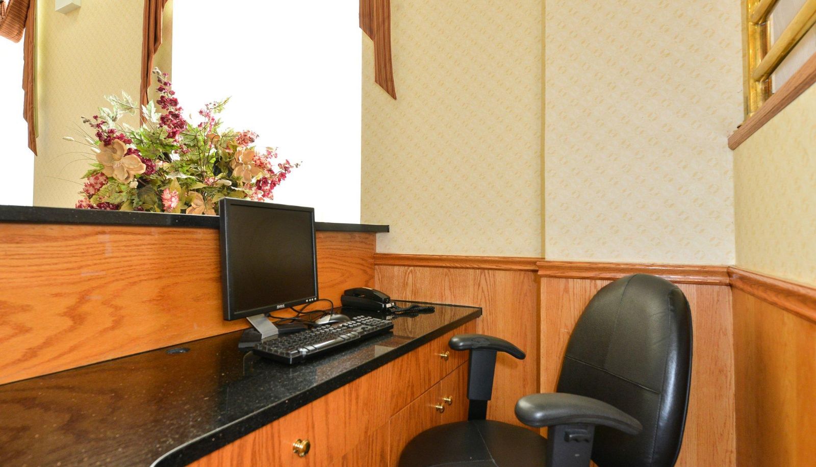 Business center - Lexington Inn at JFK Airport