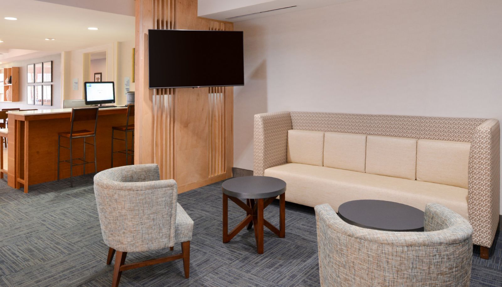 Info - Holiday Inn Express & Suites PARKERSBURG - MINERAL WELLS by IHG