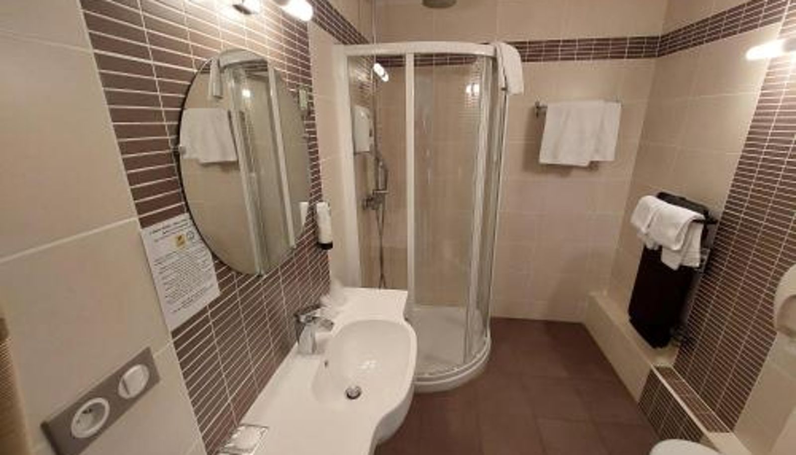 Salle de bain - Logis Hotel Restaurant du Pont Logis