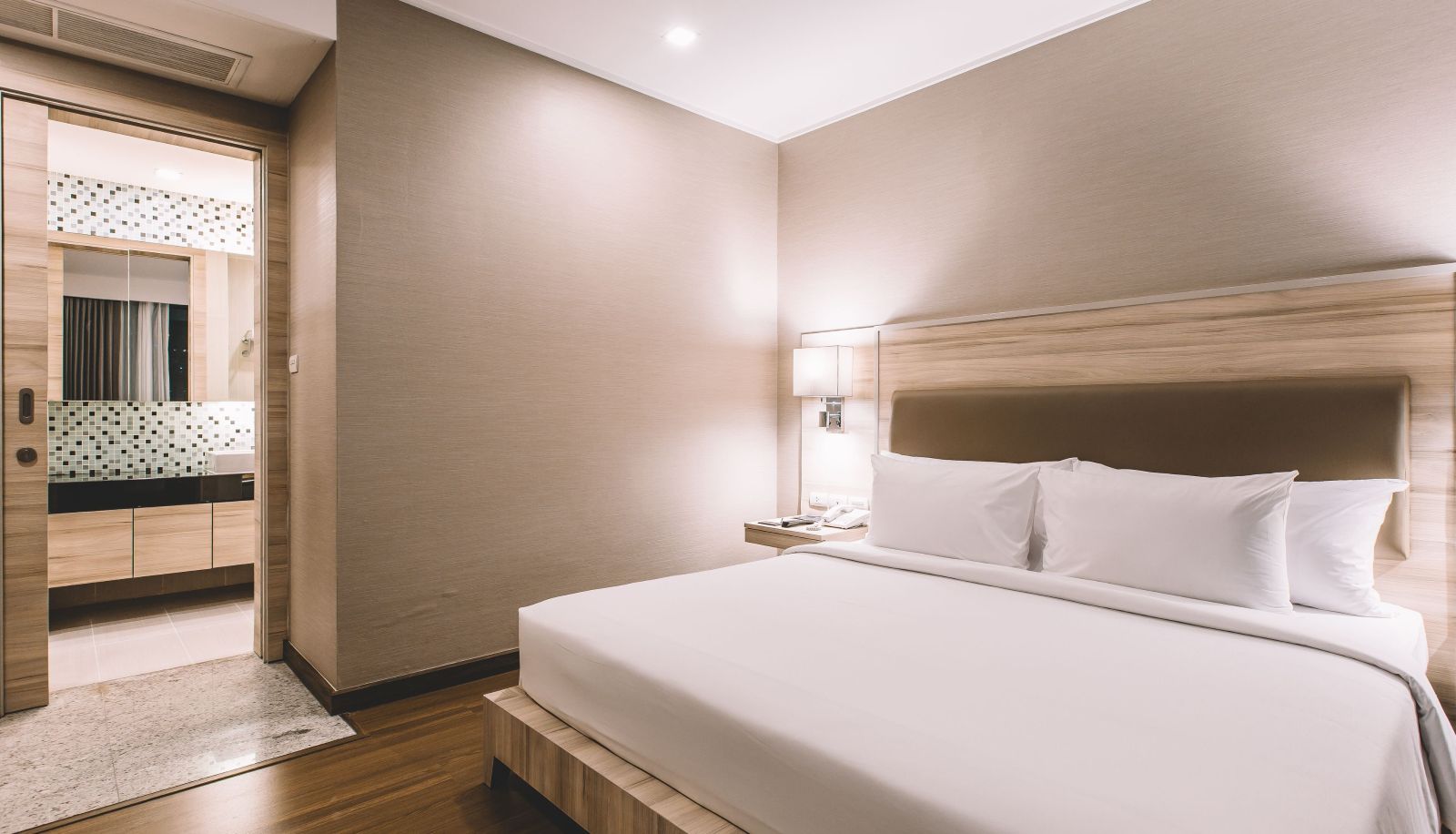 Zimmer - Adelphi Suites Bangkok