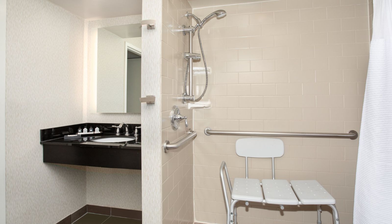 Room - Crowne Plaza KANSAS CITY DOWNTOWN by IHG