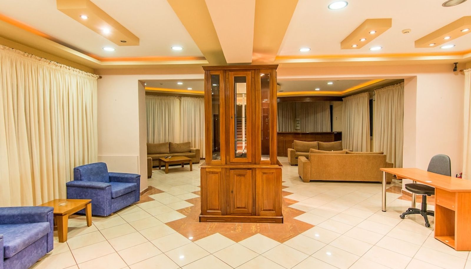 Hall - Perkes Hotel