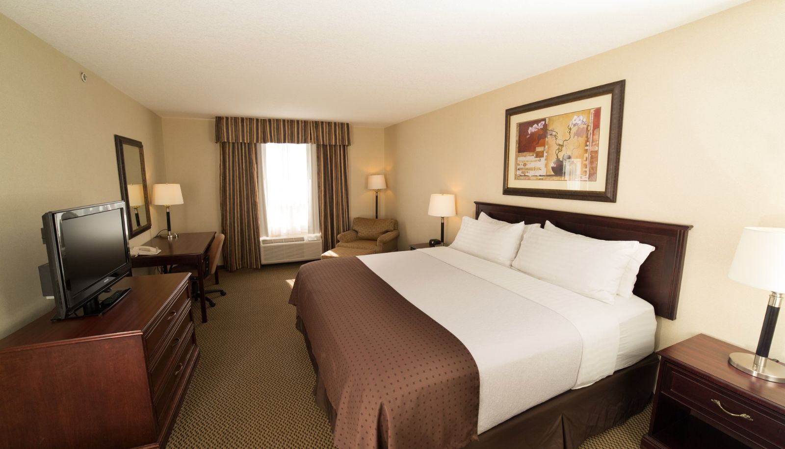 Room - Holiday Inn & Suites LLOYDMINSTER by IHG