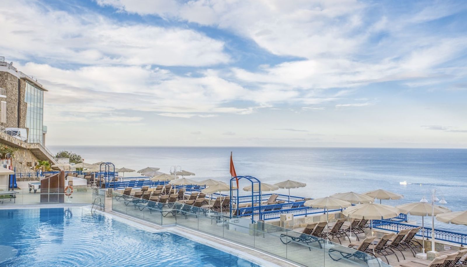 Piscina - Club Cala Blanca by Diamond Resorts