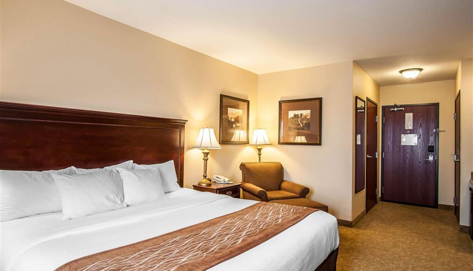 Room - Comfort Inn & Suites McMinnville Wine Country