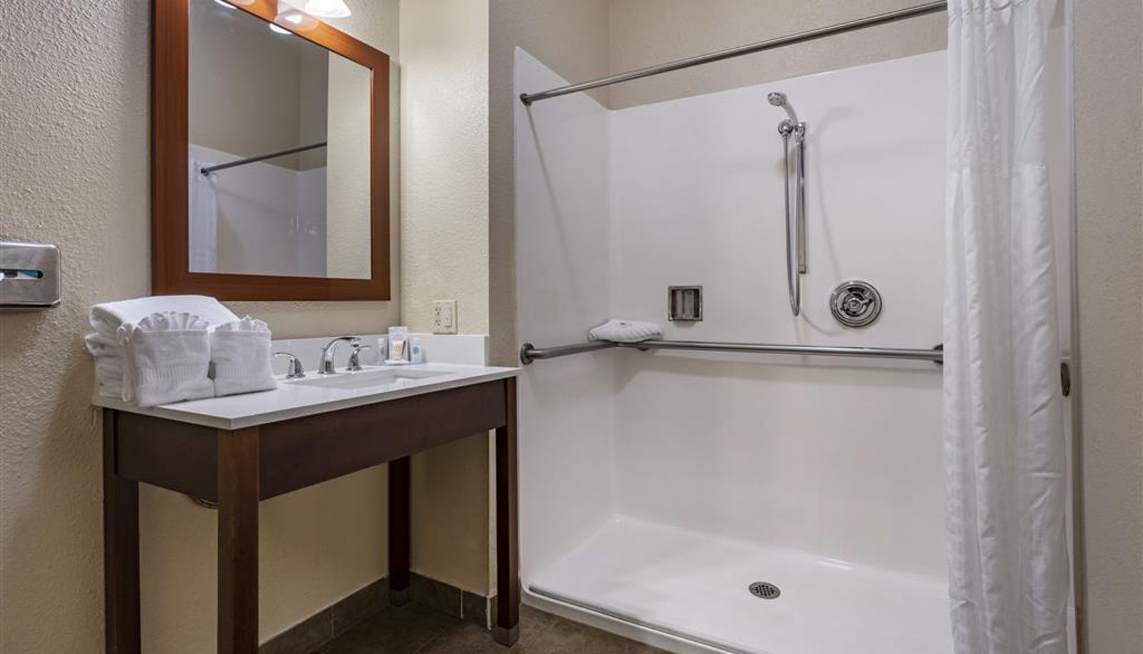 Zimmer - Comfort Inn & Suites Ukiah Mendocino County