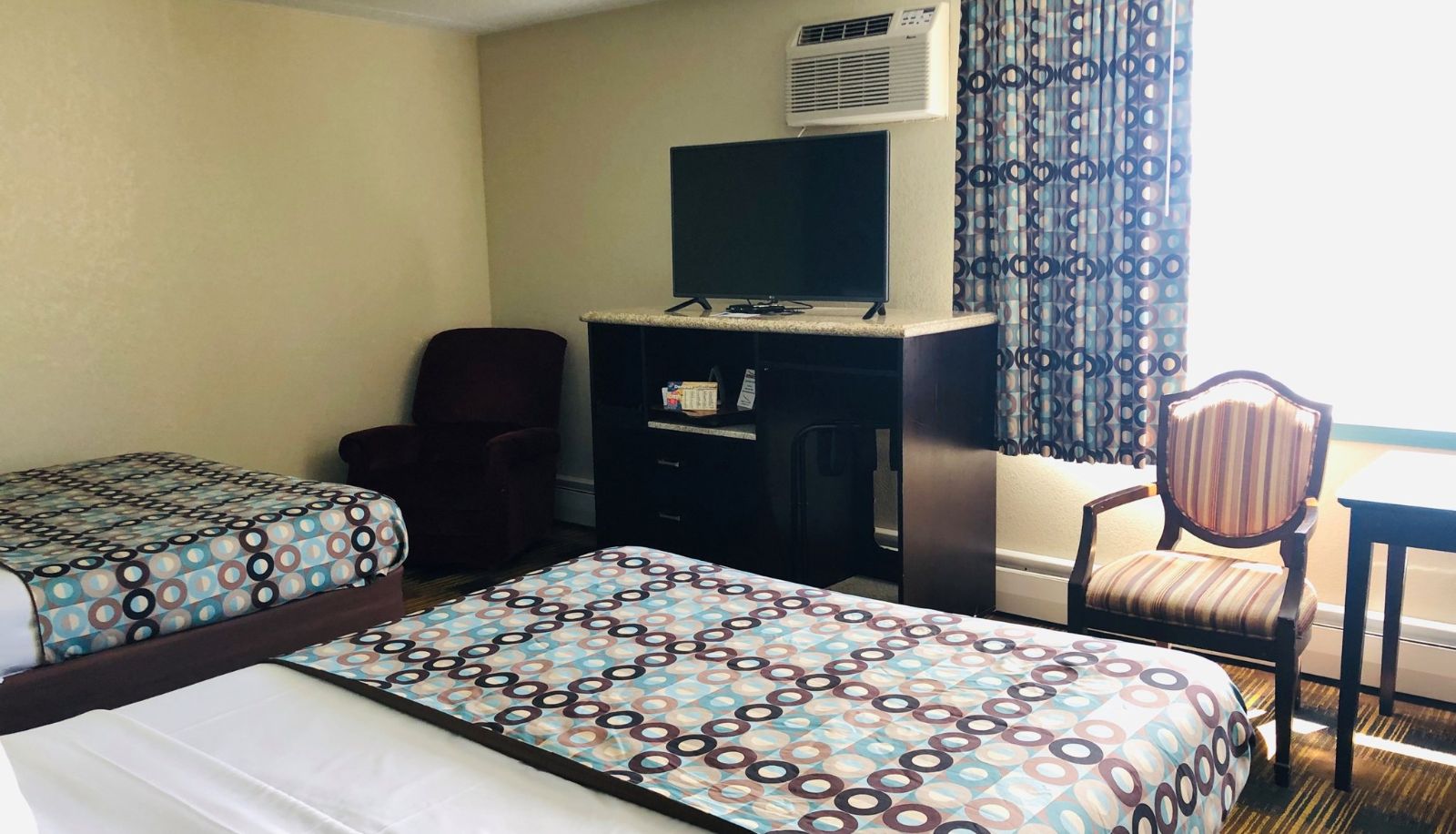 Room - Red Carpet Inn Rochester
