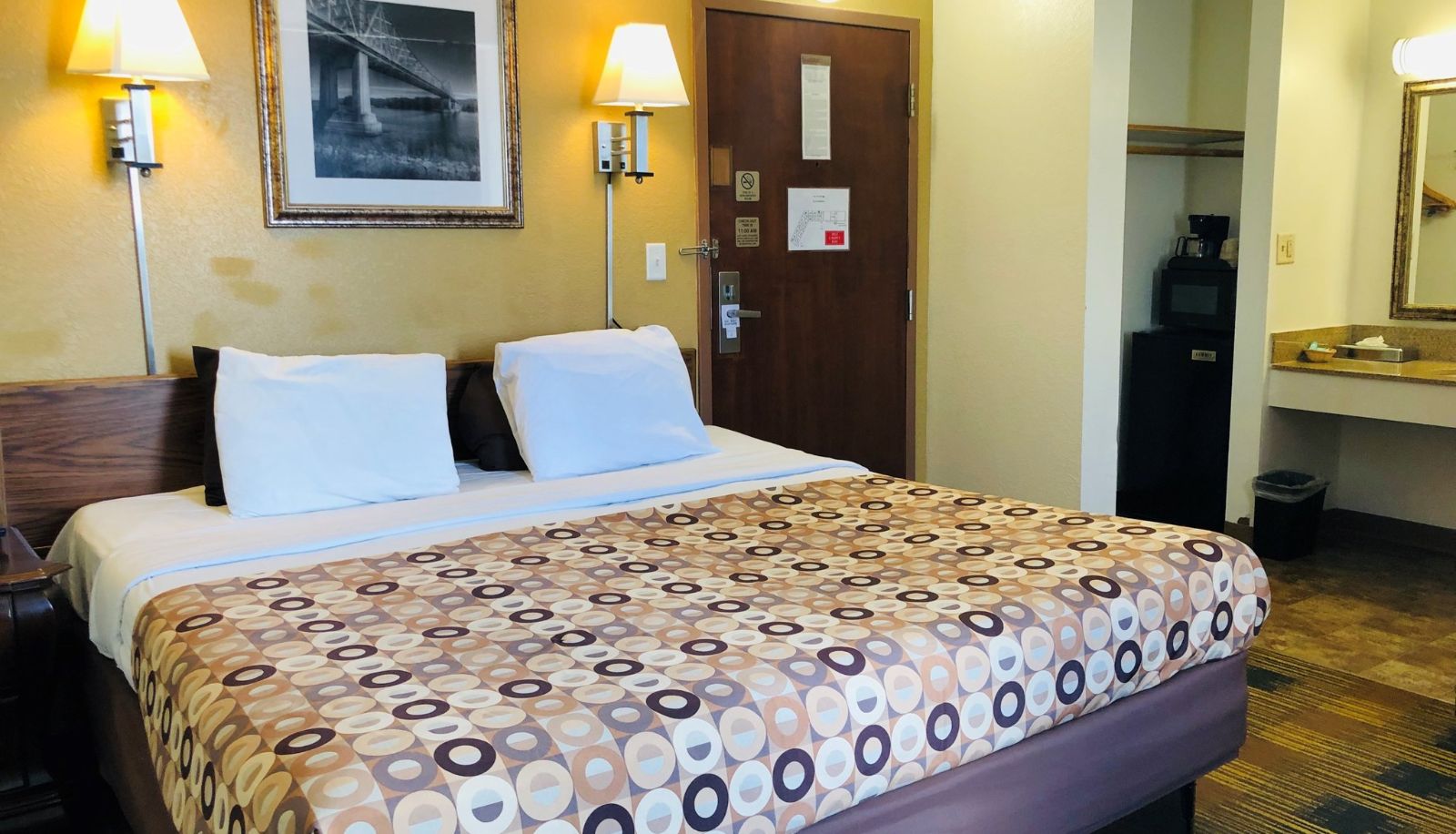 Room - Red Carpet Inn Rochester