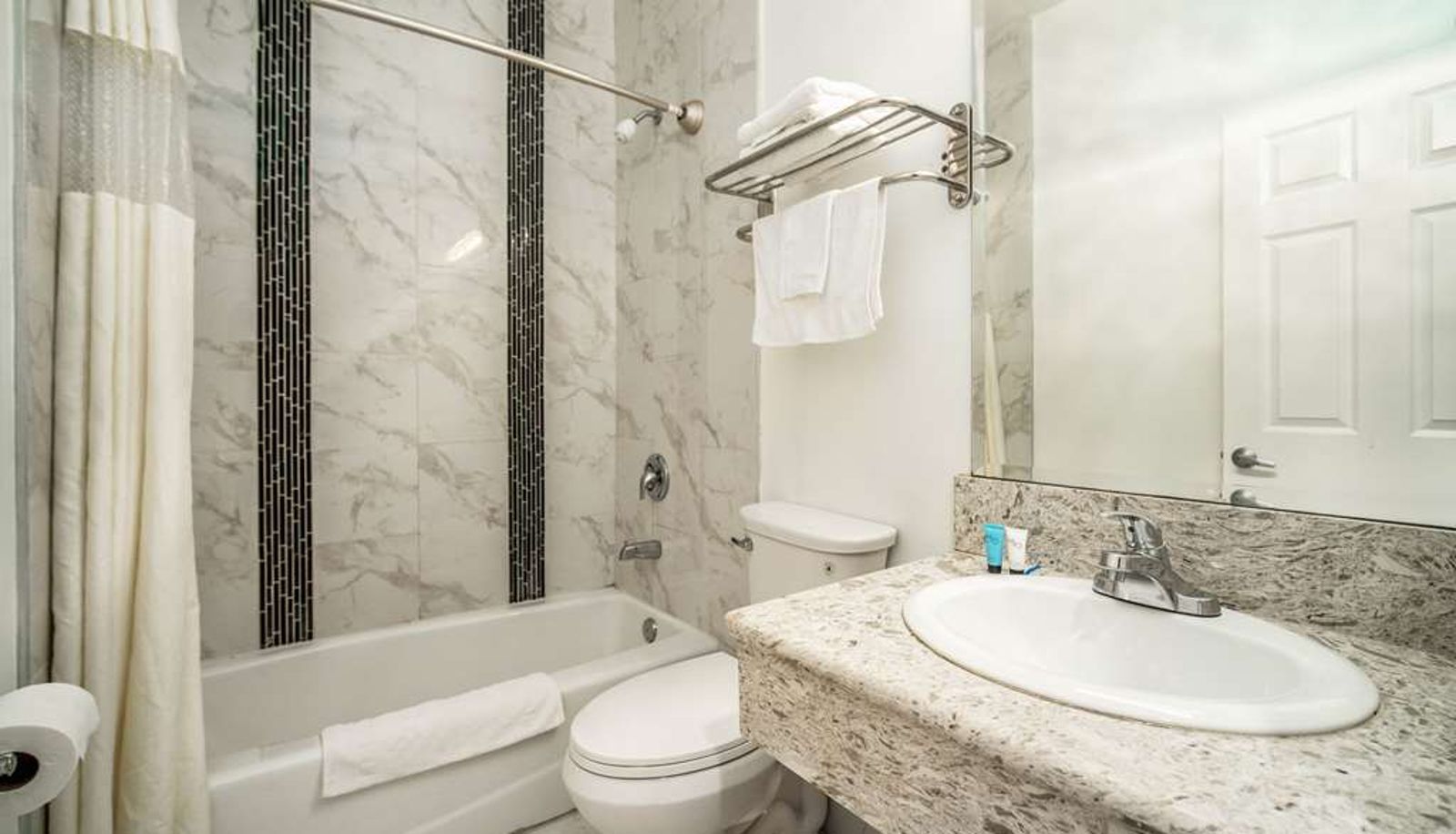 Camera - Rodeway Inn & Suites Pasadena
