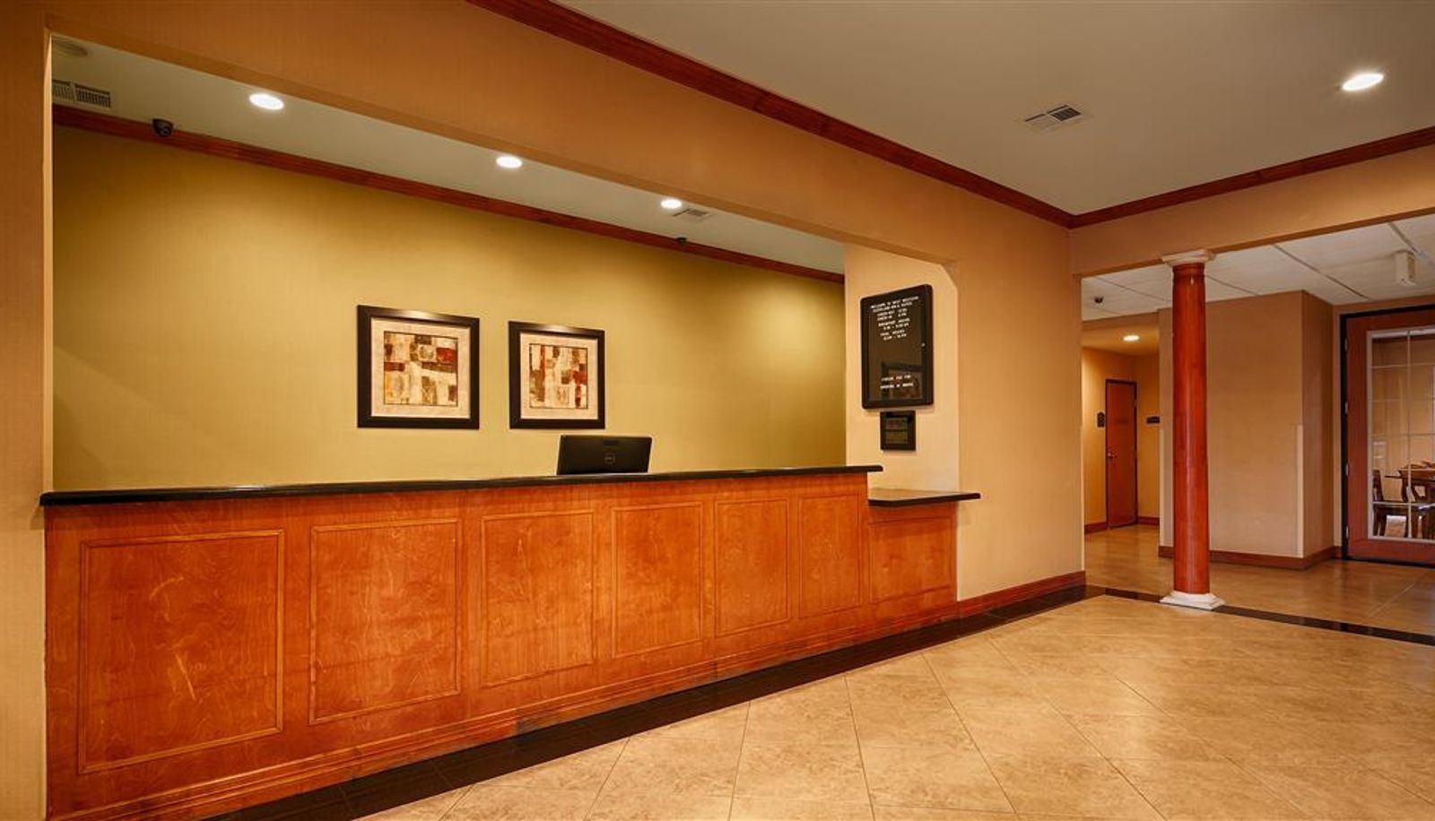 Lobby - Best Western Cleveland Inn & Suites