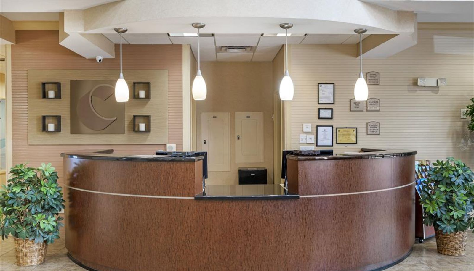 Hall - Comfort Suites Fredericksburg North