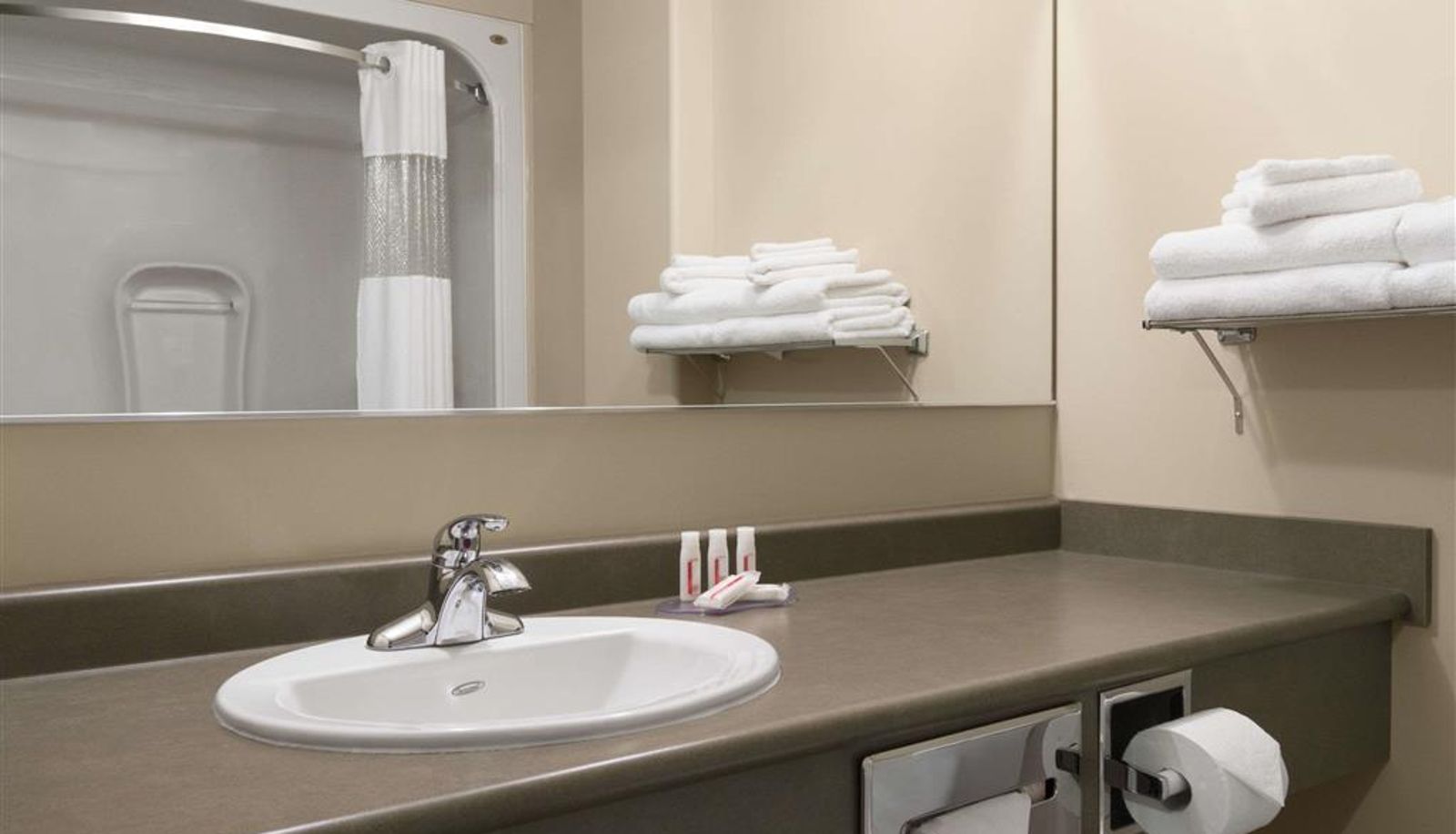 Room - Days Inn by Wyndham Thunder Bay North