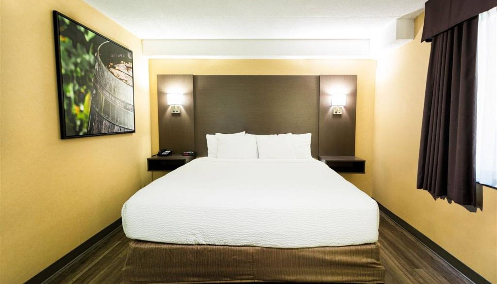 Camera - Days Inn by Wyndham Fallsview