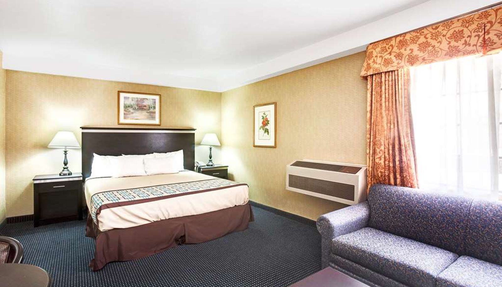 Camera - Days Inn & Suites by Wyndham Artesia