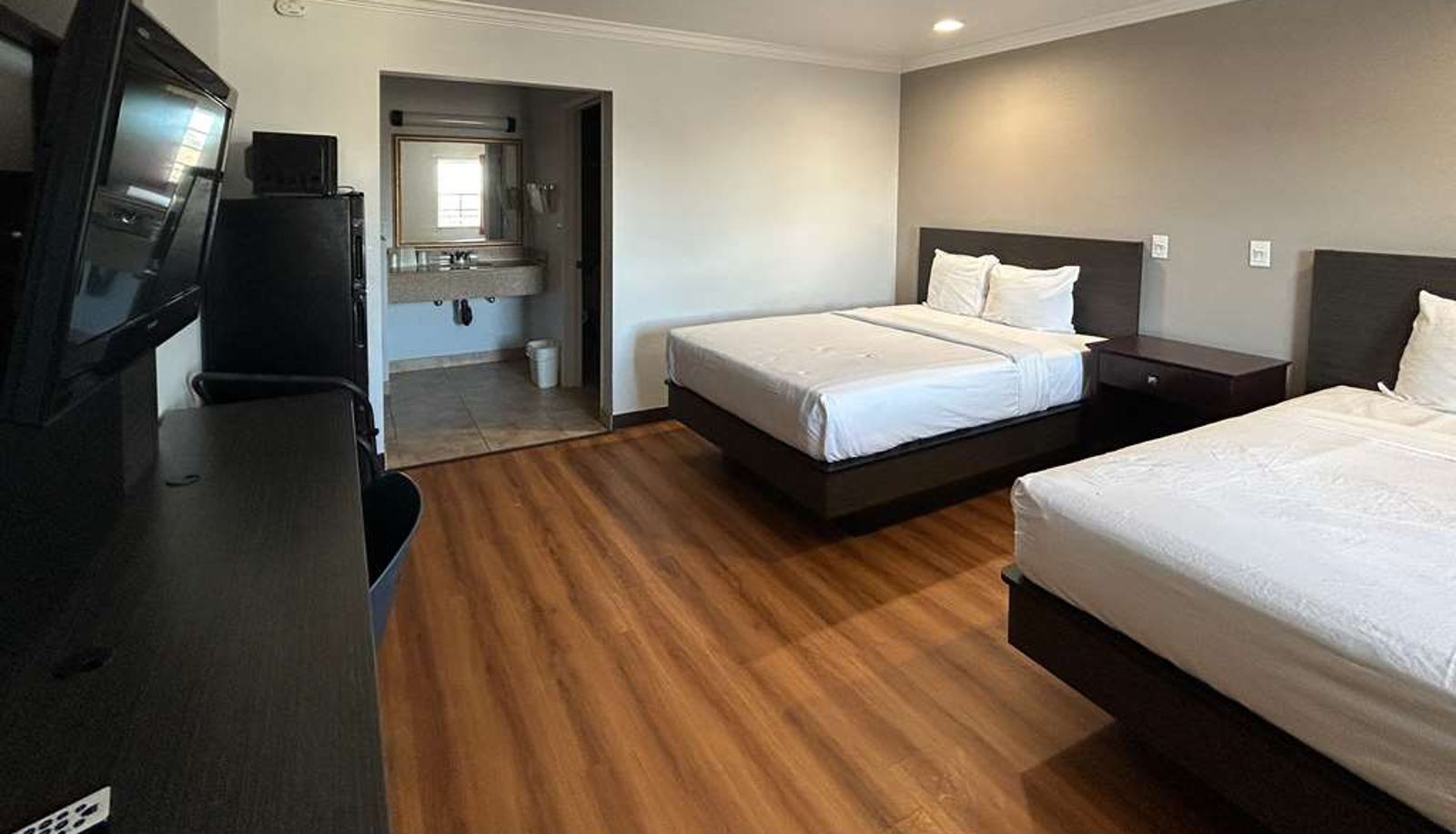 Suite - MOTEL 6 MOJAVE AIRPORT