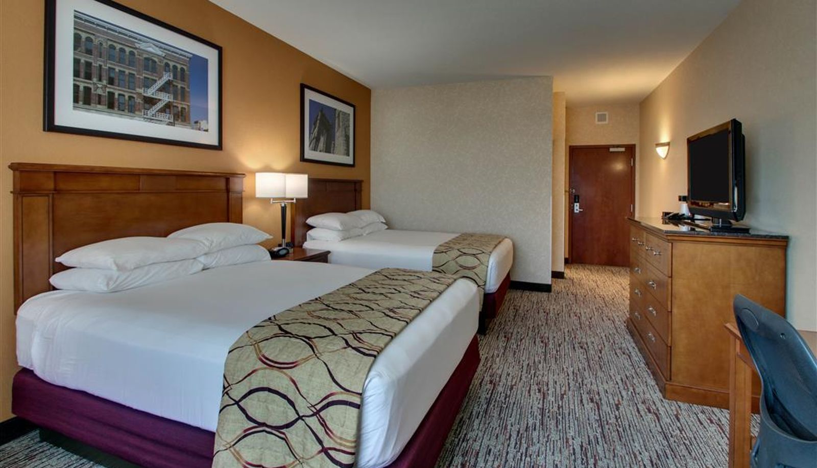 Room - Drury Inn and Suites Findlay