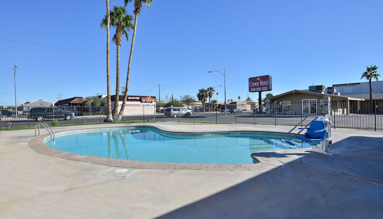 Pool - Crown Motel