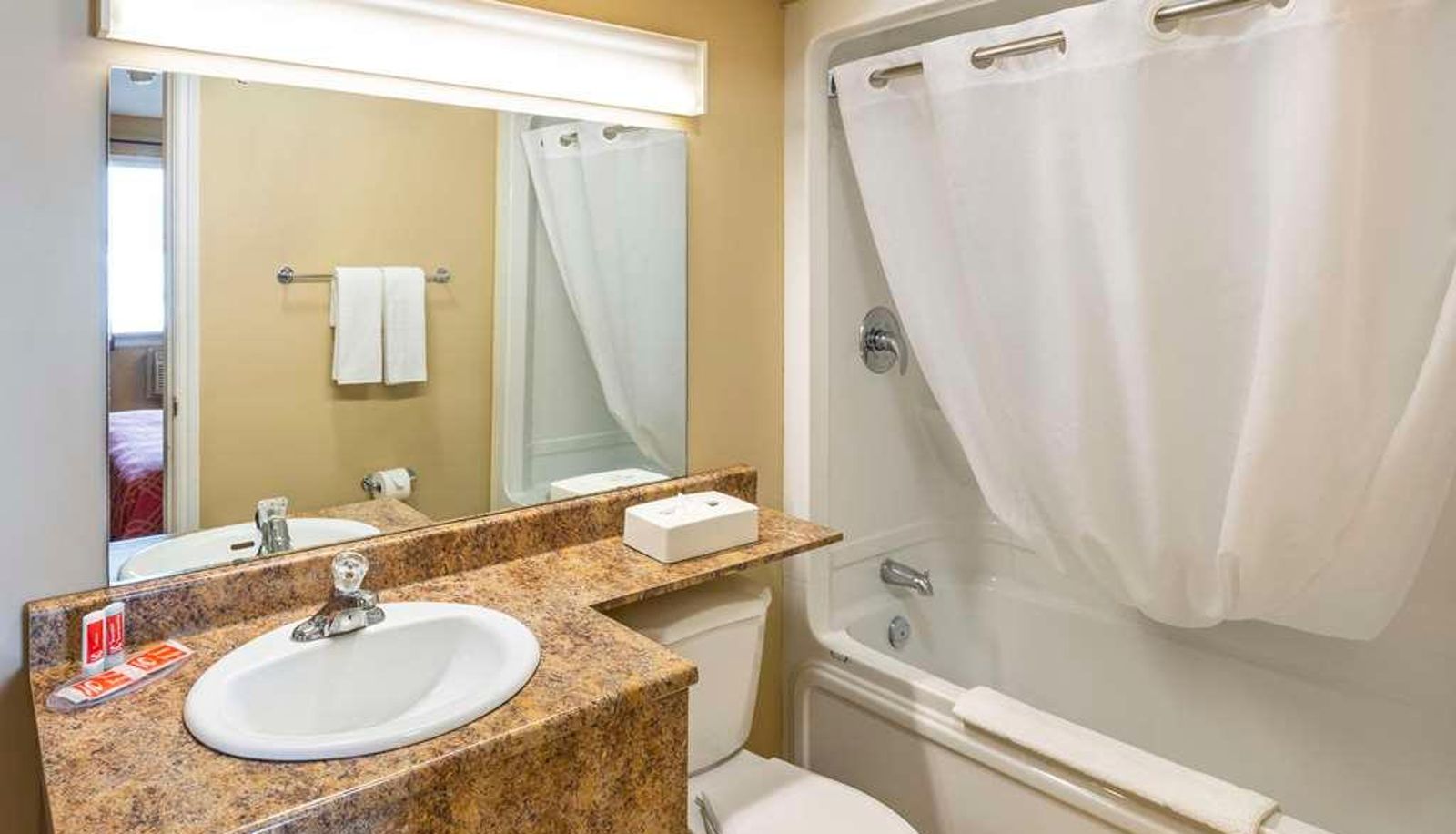 Standard room (double) - Econo Lodge