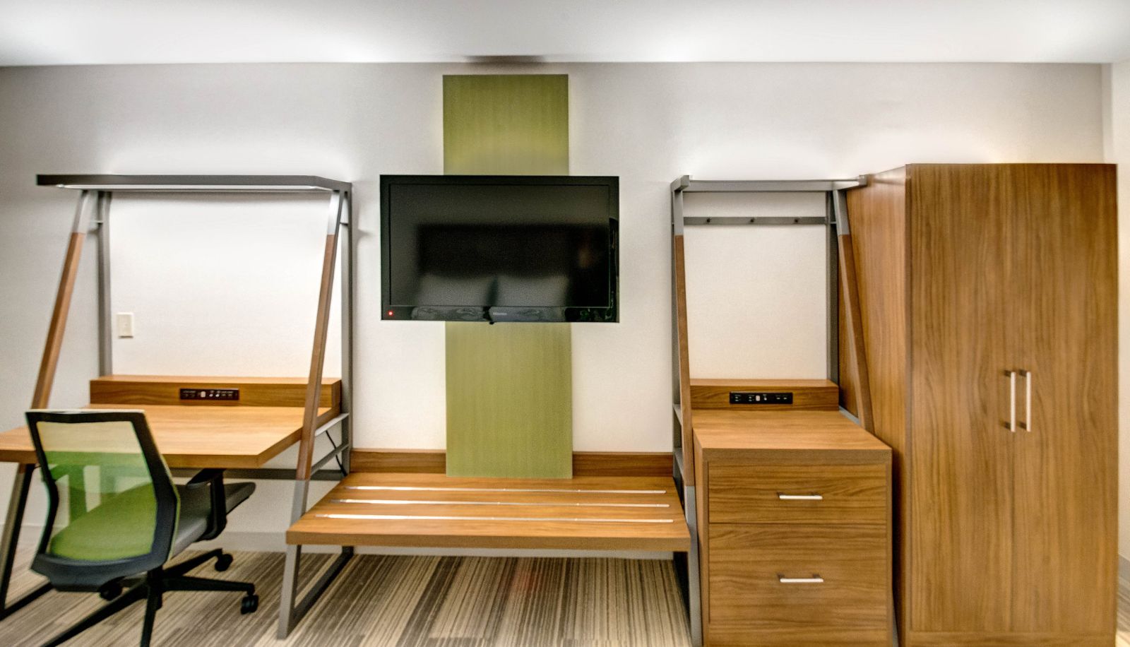 Room - Holiday Inn Express & Suites WOODBRIDGE by IHG