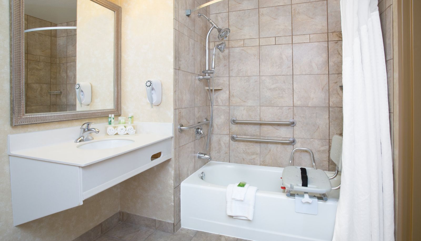 Zimmer - Holiday Inn Express & Suites MINOT by IHG