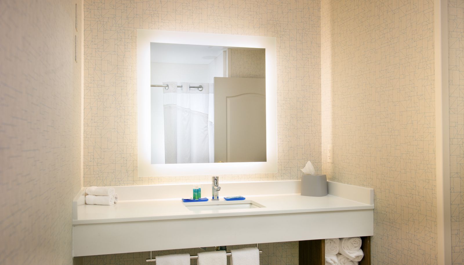 Room - Holiday Inn Express & Suites WAUSAU by IHG