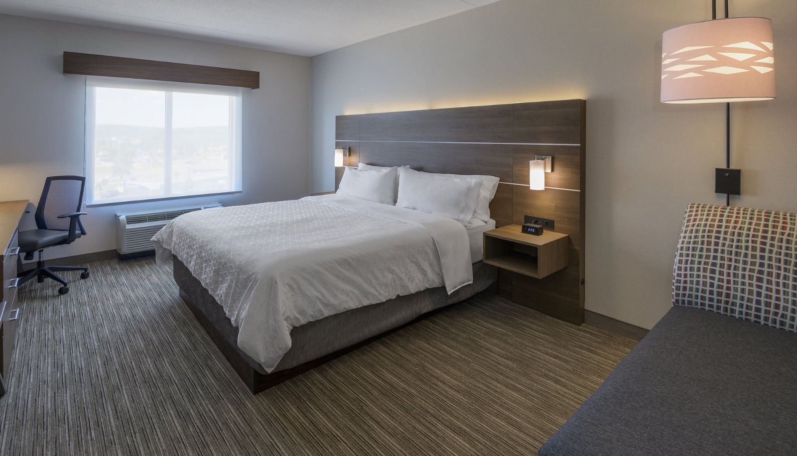 Zimmer - Holiday Inn Express & Suites NORTH BAY by IHG