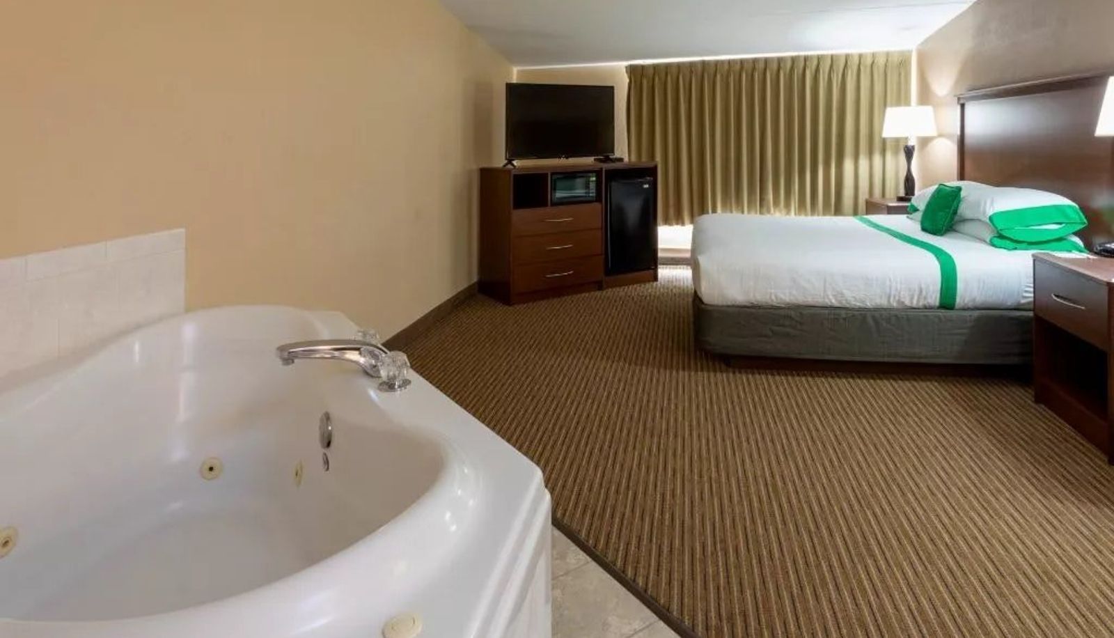 Zimmer - Med City Inn & Suites - Mayo Clinic Area