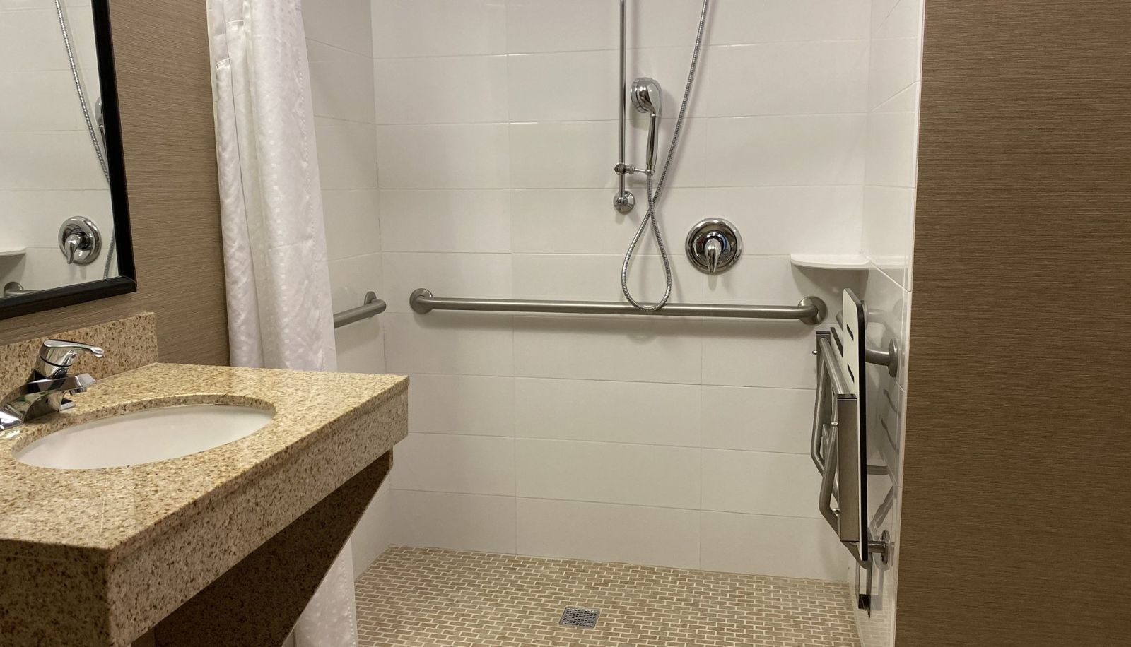 Room - Holiday Inn & Suites BAKERSFIELD by IHG