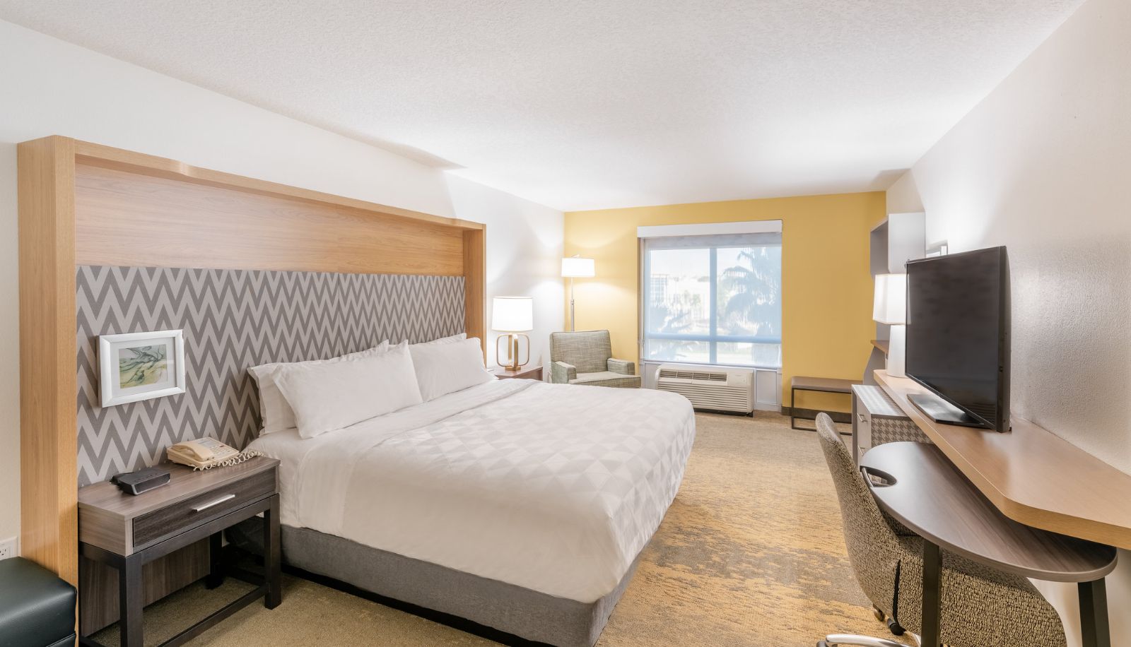 Room - Holiday Inn & Suites ORANGE PARK - WELLS RD. by IHG