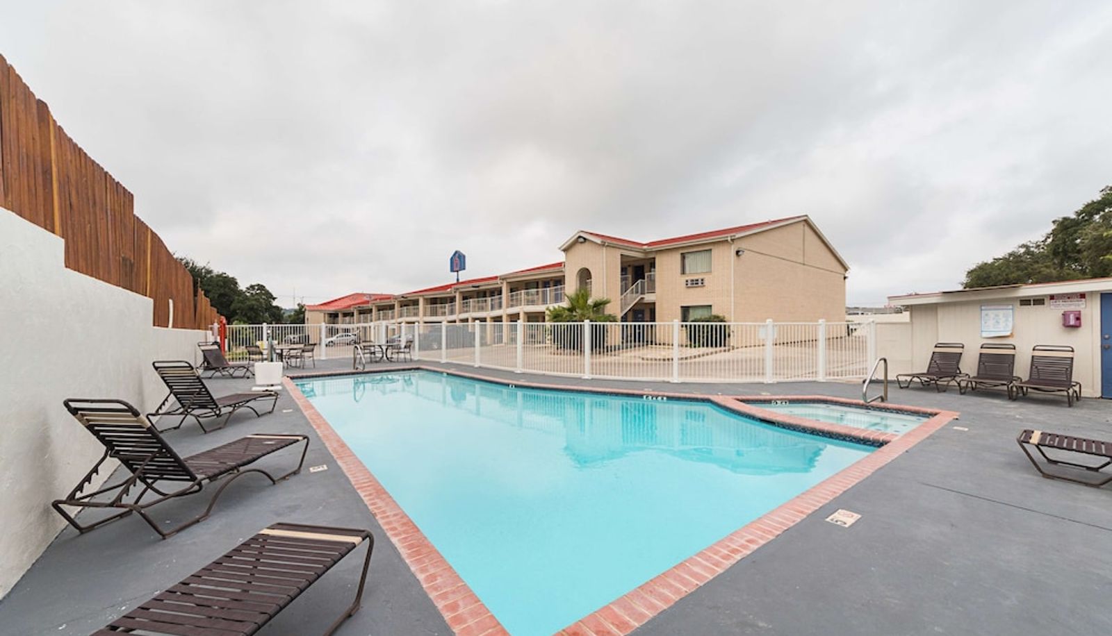 Pool - MOTEL 6 SAN ANTONIO FIESTA TRAILS
