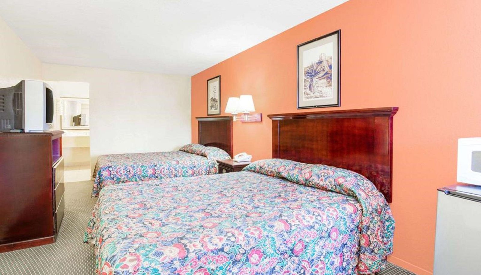 Camera - Knights Inn San Angelo