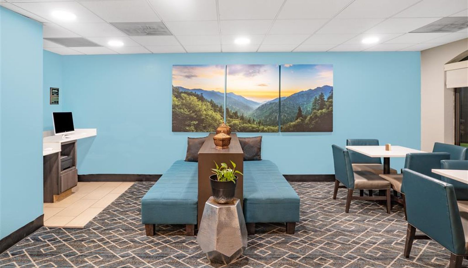Hall - La Quinta Inn & Suites by Wyndham Sevierville / Kodak