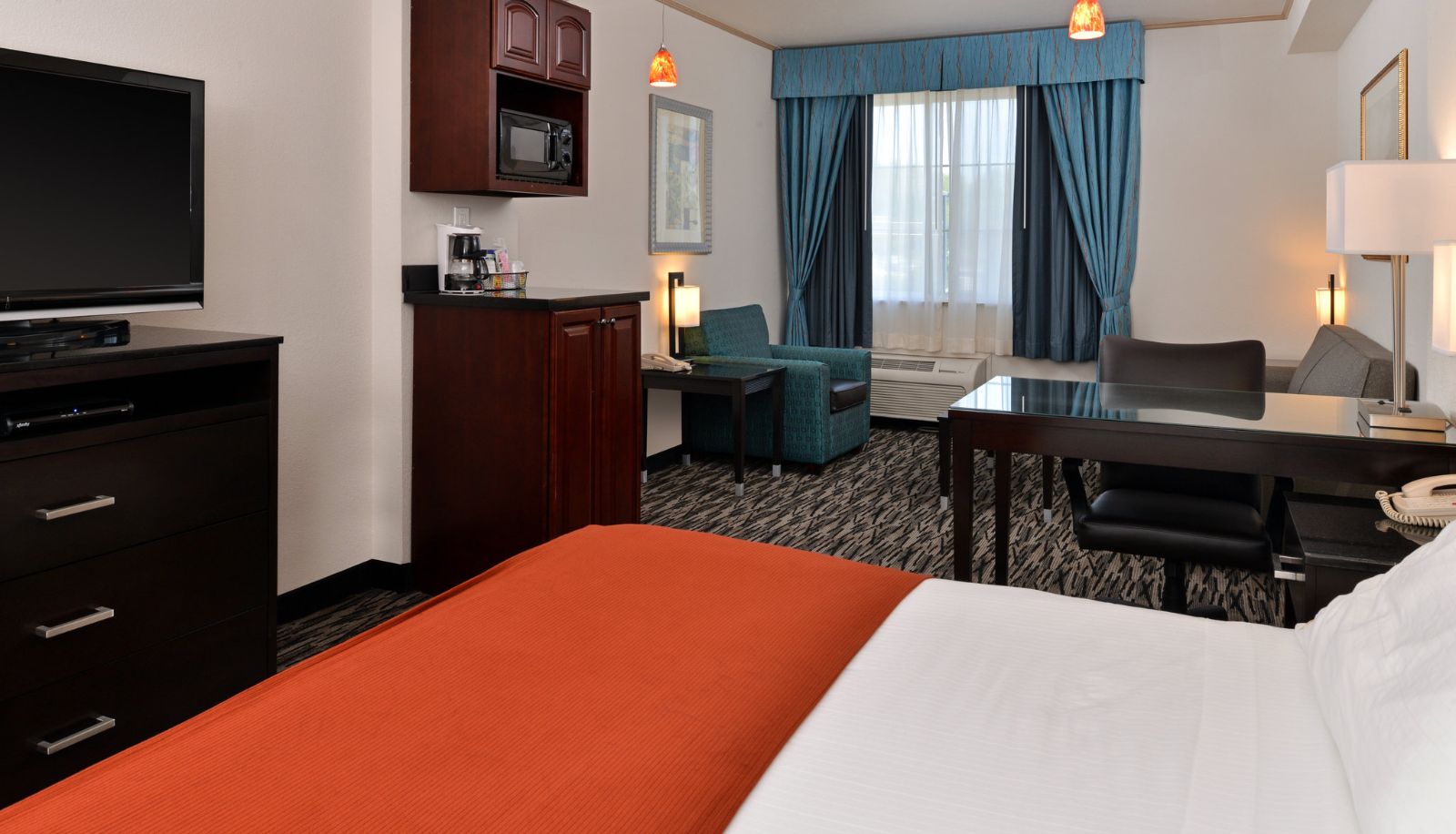 Room - Holiday Inn Express & Suites TACOMA SOUTH - LAKEWOOD by IHG