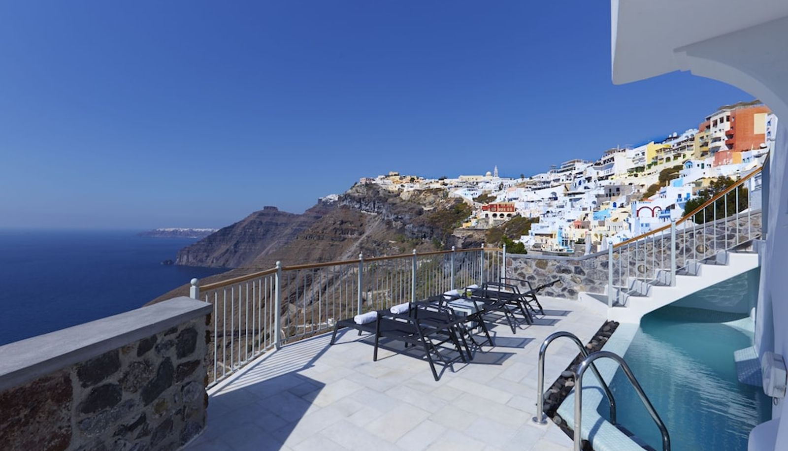 Zwembad - Cori Rigas Suites